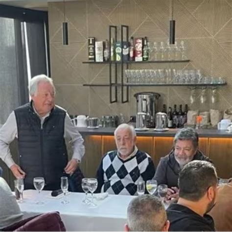 Barrionuevo reagrupó a sus dirigentes más fieles para reclamar a .